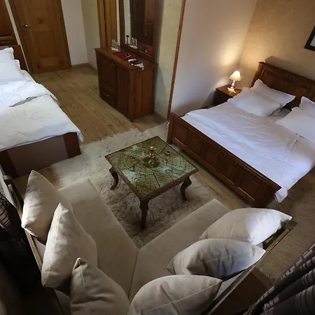 Hotel Alket *