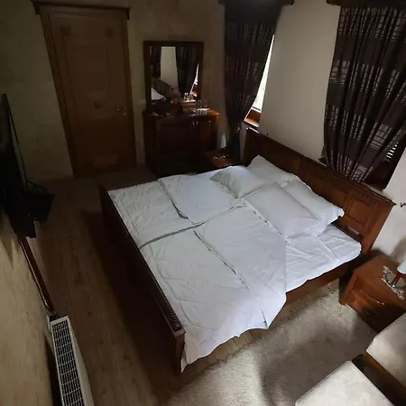 Hotel Alket *